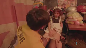 Chú đi công tác, cháu ở nhà thay chú "chăm sóc" dì